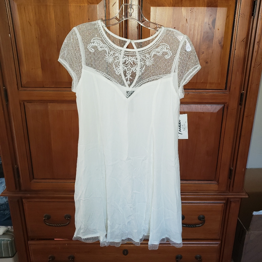 Trixxie NWT Small Dress Offwhite